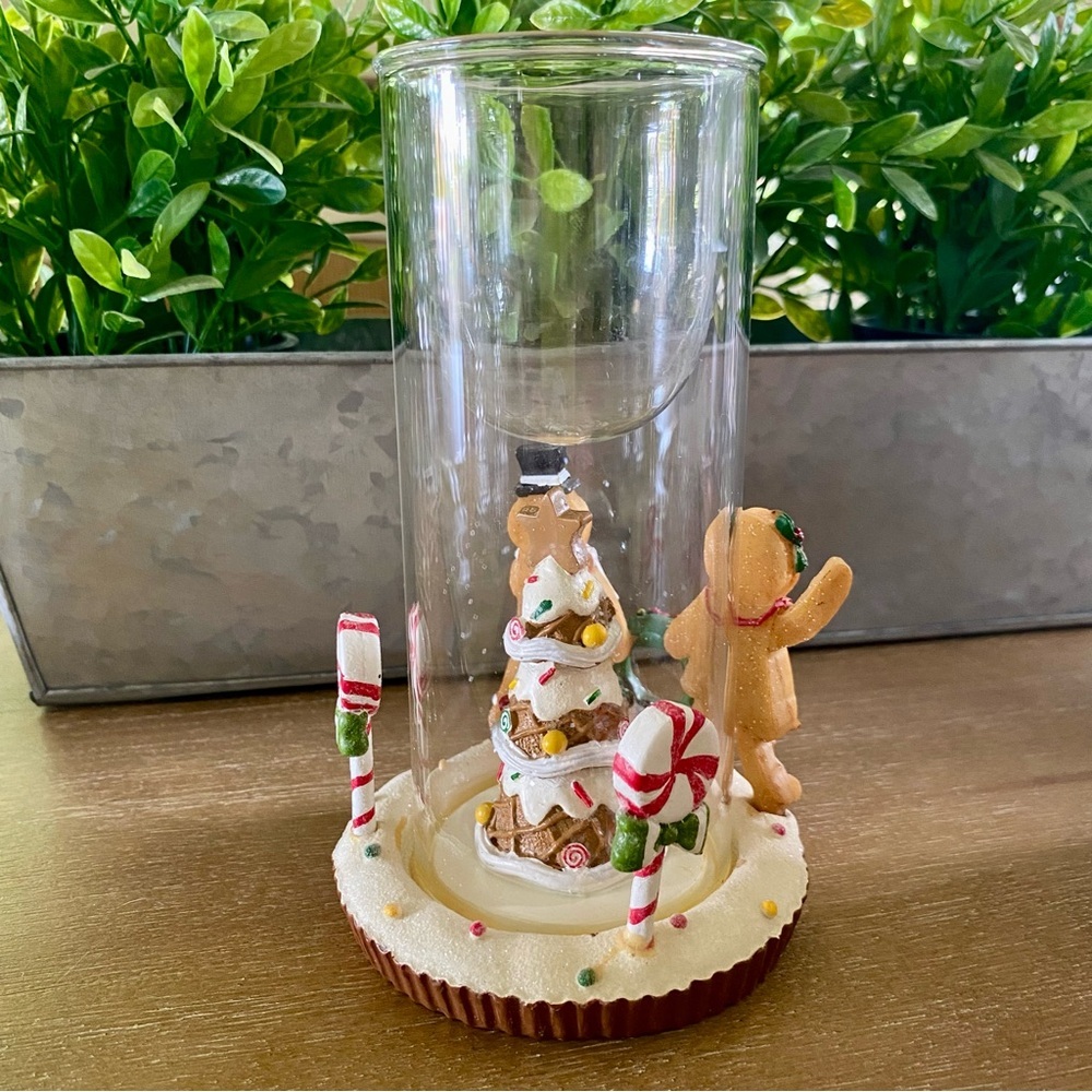 YANKEE CANDLE Gingerbread Man and Girl Tea Light Holder - Picture 2 of 7